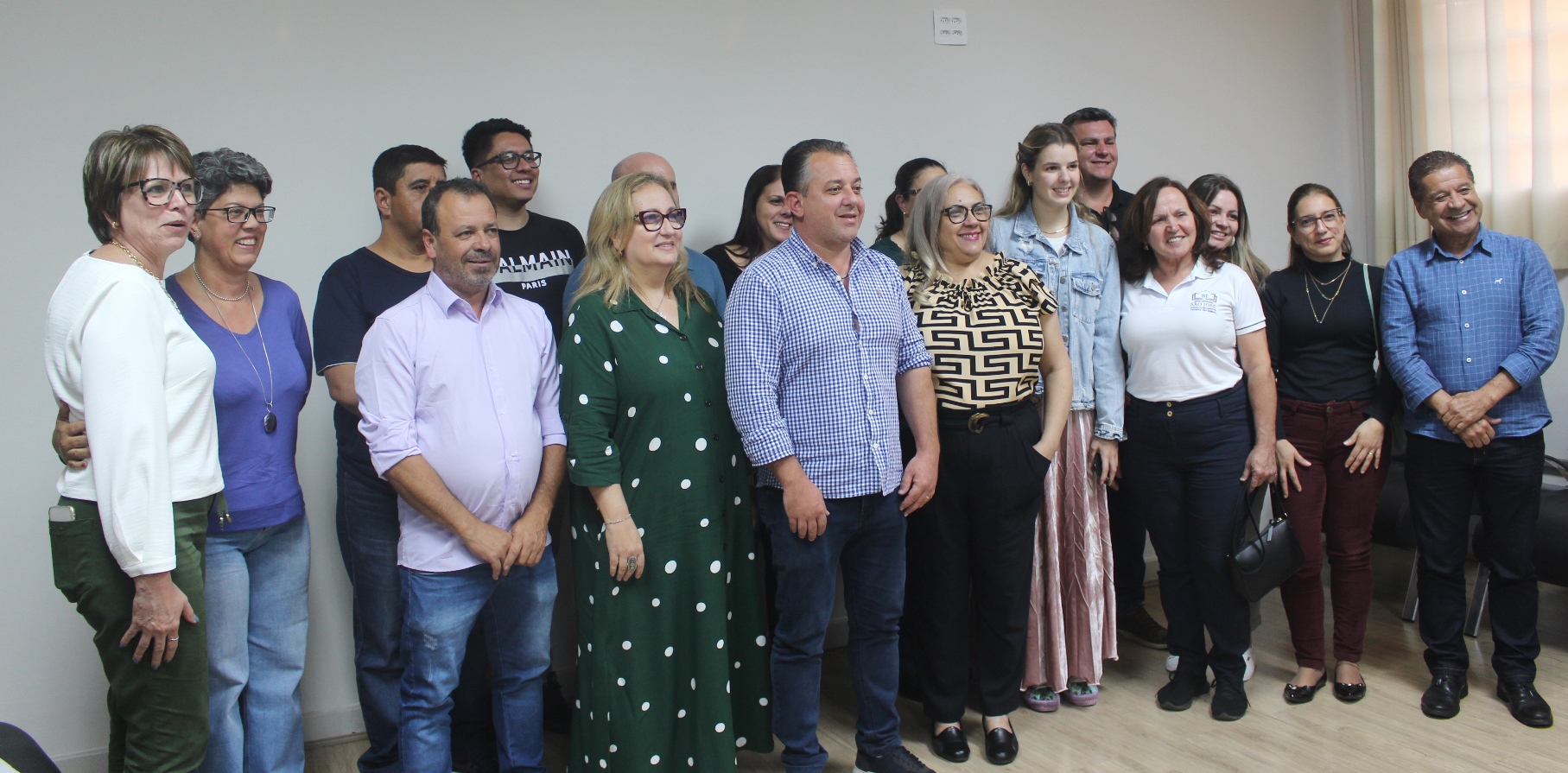 Vereadores, diretores de Colégios Estaduais, Prefeitura e deputada Luísa Canziani debatem segurança escolar