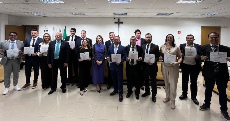 Vereadores eleitos e eleitas são diplomados em Cambé